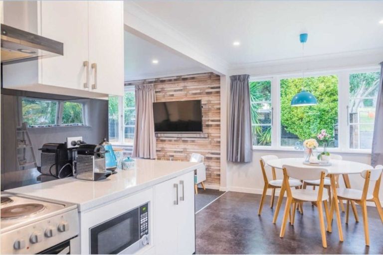 Photo of property in 9 Aorangi Road, Paraparaumu, 5032