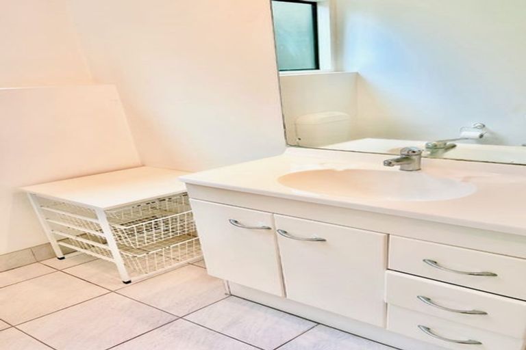 Photo of property in 1/881 East Coast Road, Northcross, Auckland, 0632