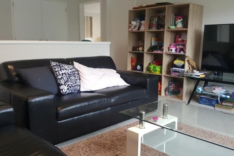 Photo of property in 69 Mackay Drive, Greenhithe, Auckland, 0632