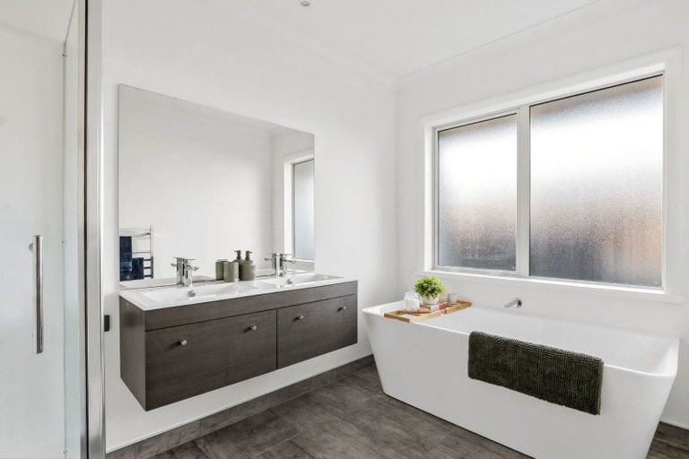 Photo of property in 8 Richards Street, Cambridge, 3434