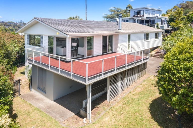 Photo of property in 8 Page Point, Mellons Bay, Auckland, 2014