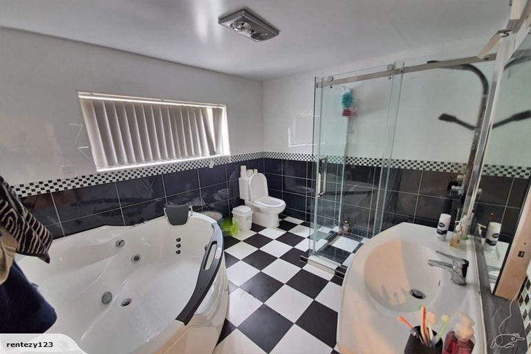 Photo of property in 30b Seacliffe Road, Hillsborough, Auckland, 1042