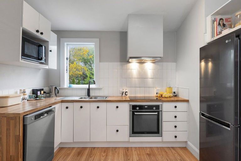 Photo of property in 38 Olliviers Road, Phillipstown, Christchurch, 8011