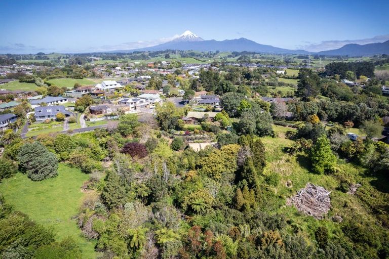 Photo of property in 2 Byron Place, Whalers Gate, New Plymouth, 4310