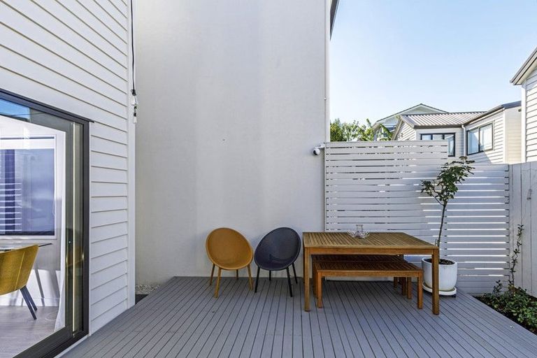Photo of property in 10b Cranston Street, Torbay, Auckland, 0632