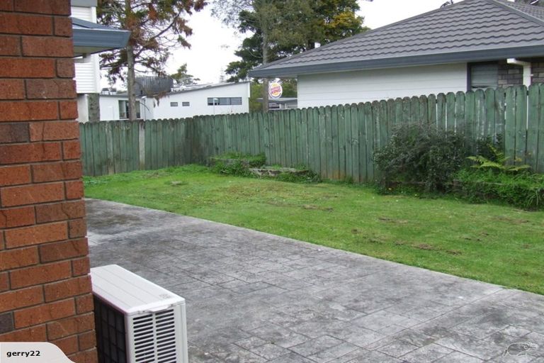 Photo of property in 8 Coupland Court, Glendene, Auckland, 0602
