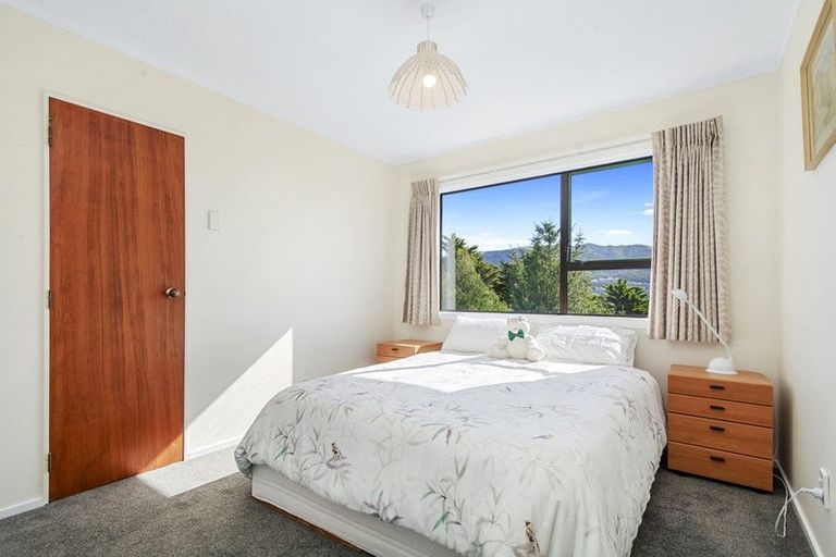 Photo of property in 40 Woodman Drive, Tawa, Wellington, 5028