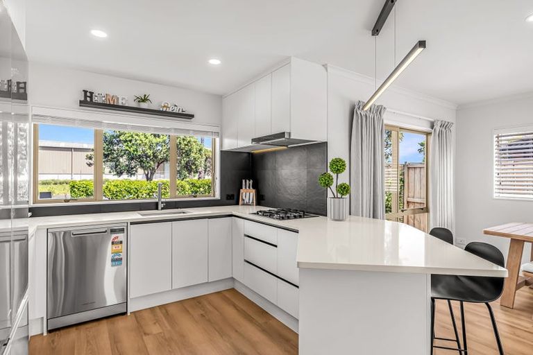 Photo of property in 5 Moravale Lane, Flat Bush, Auckland, 2016