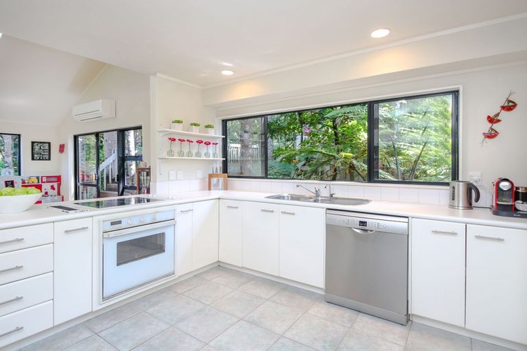 Photo of property in 89a Woodlands Park Road, Titirangi, Auckland, 0604