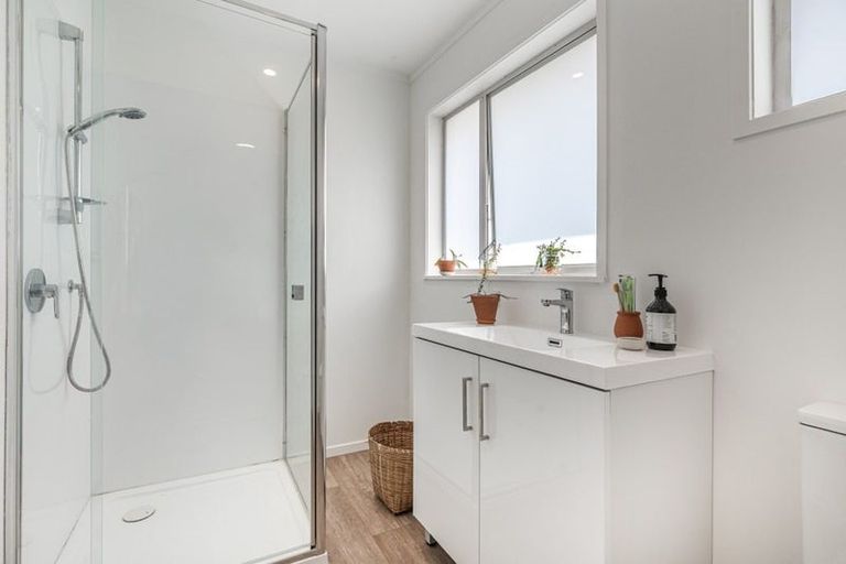 Photo of property in 1/23 Taitua Drive, Te Atatu South, Auckland, 0610