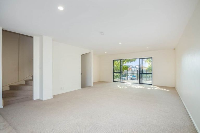 Photo of property in Krisley Court, 22/6 Ambrico Place, New Lynn, Auckland, 0600