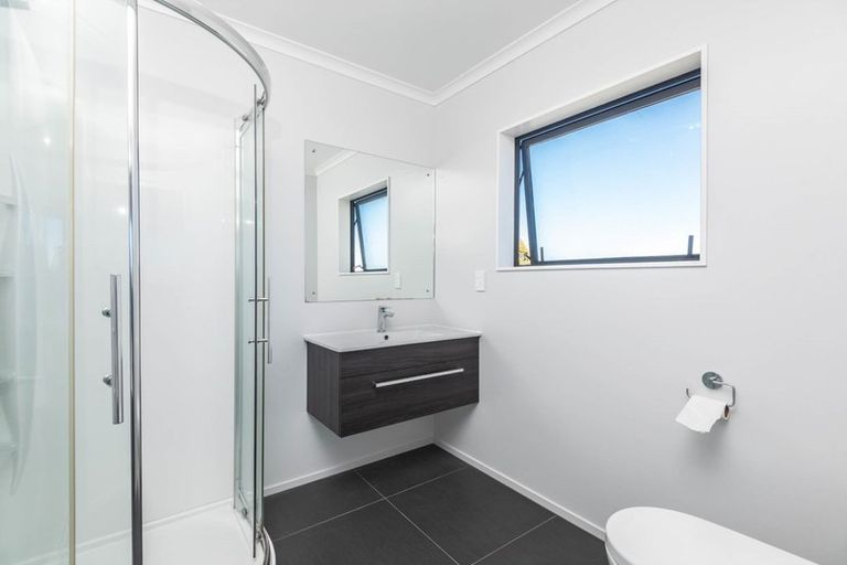 Photo of property in 36 Havana Rise, Grenada Village, Wellington, 6037