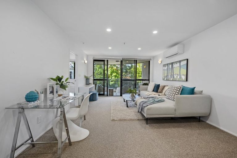 Photo of property in 1c/175 Hurstmere Road, Takapuna, Auckland, 0622