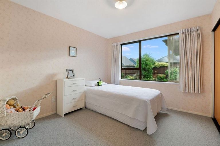 Photo of property in 16 Arkwright Place, Halswell, Christchurch, 8025