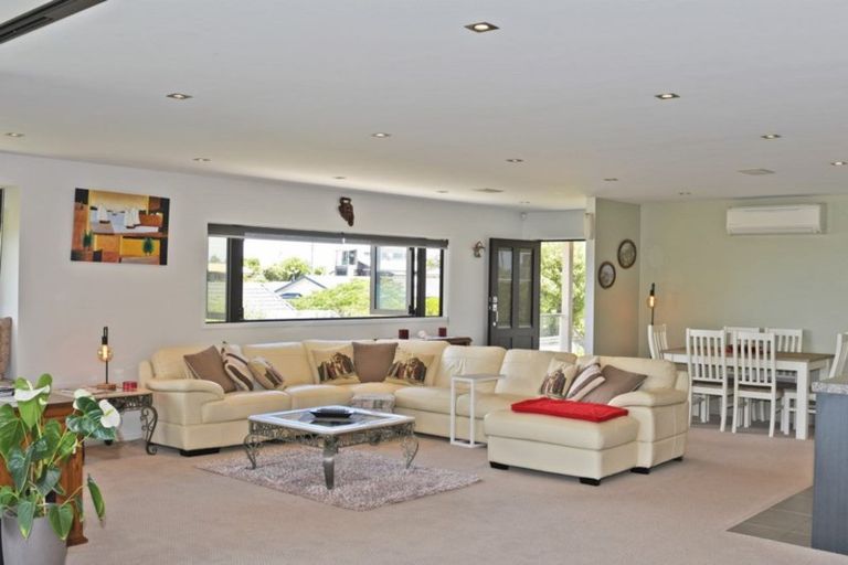 Photo of property in 10 Brampton Road, Snells Beach, 0920