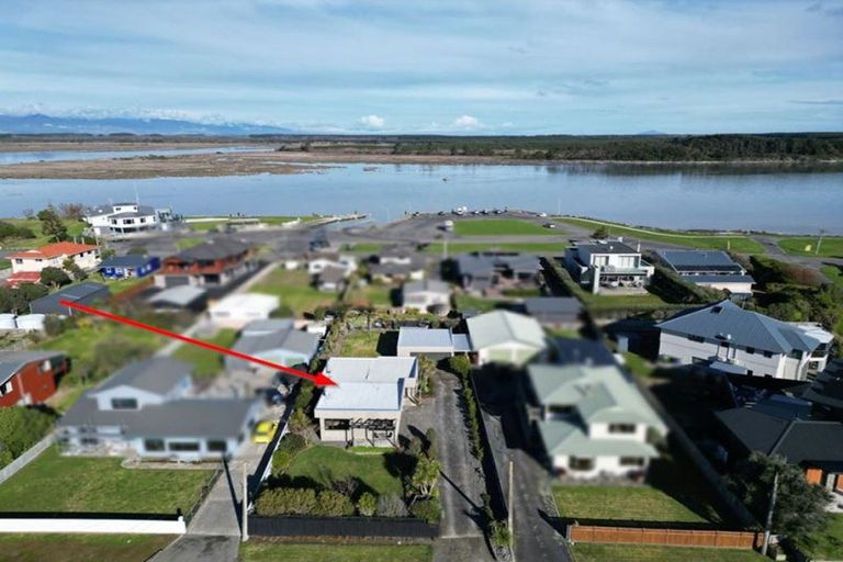 Photo of property in 50 Shortt Street, Foxton Beach, Foxton, 4815