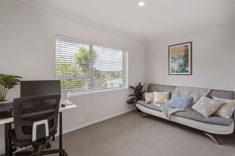 Photo of property in 1/7 Addison Drive, Glendene, Auckland, 0602