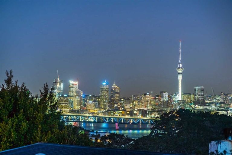 Photo of property in 1/15 Colonial Road, Chatswood, Auckland, 0626