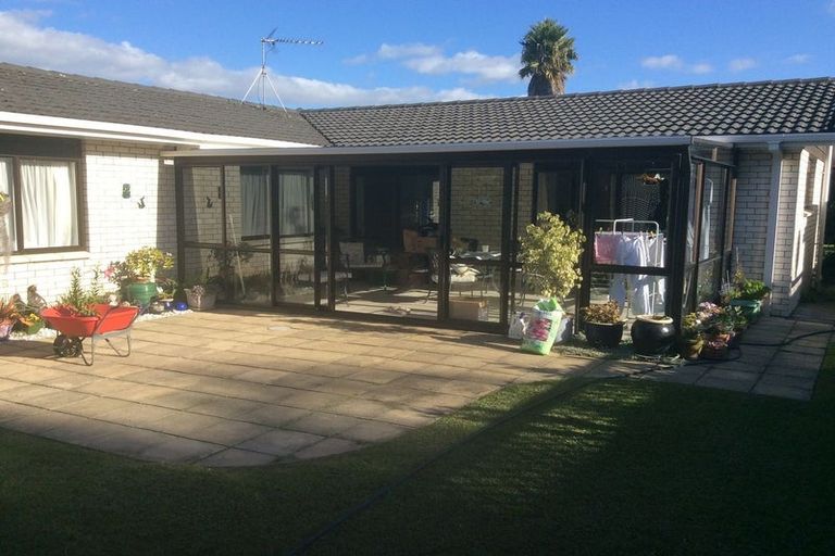 Photo of property in 53 Golfland Drive, Golflands, Auckland, 2013