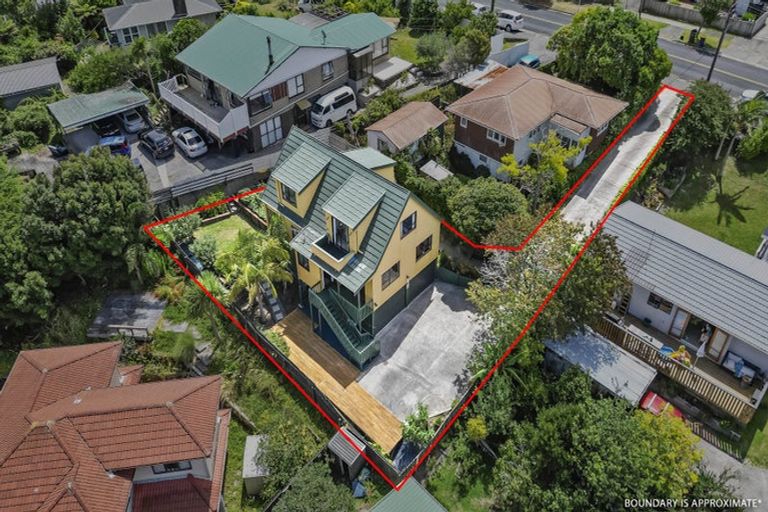 Photo of property in 1/254 Sturges Road, Henderson, Auckland, 0612