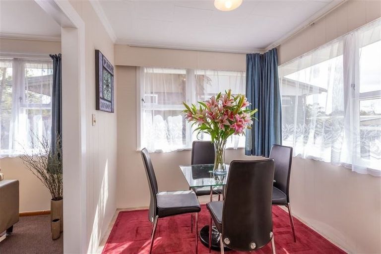 Photo of property in 27 Riverpark Crescent, Henderson, Auckland, 0610
