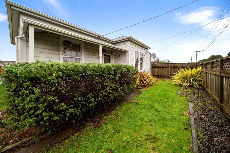 Photo of property in 22 Milmoe Street, Hawera, 4610