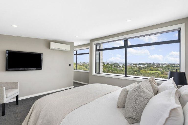 Photo of property in 99 Exmouth Road, Northcote, Auckland, 0627