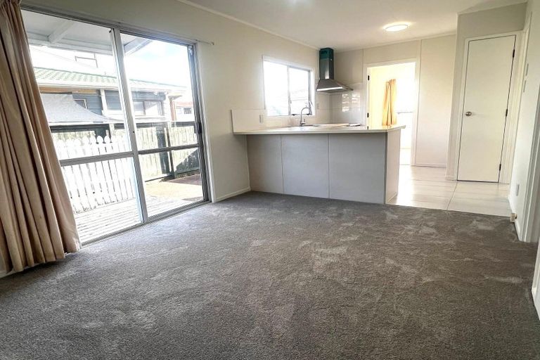 Photo of property in 11 Tyndrum Place, Highland Park, Auckland, 2010