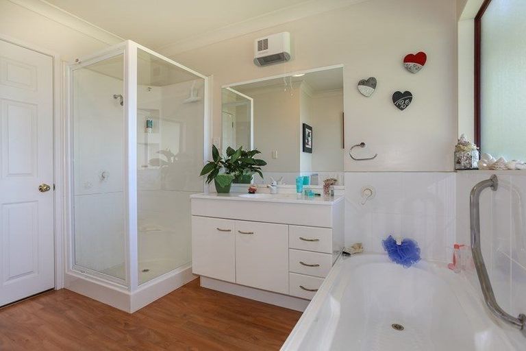 Photo of property in 12 Channel View Road, Clarks Beach, Pukekohe, 2679