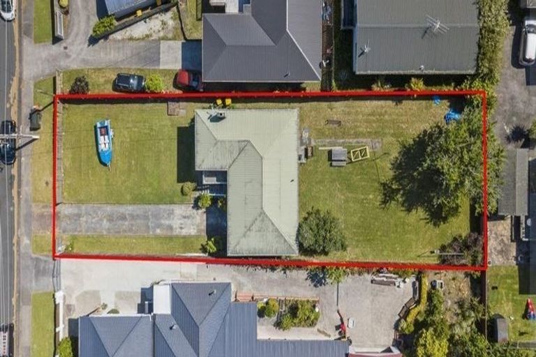 Photo of property in 183 Rathgar Road, Henderson, Auckland, 0610