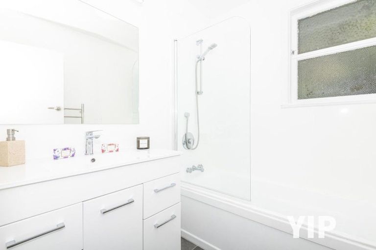 Photo of property in 106 Ruskin Road, Newlands, Wellington, 6037