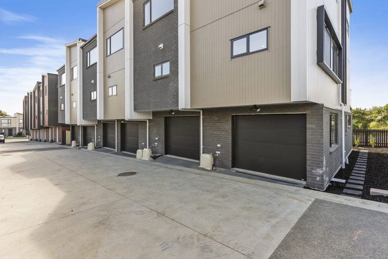 Photo of property in 3 Papatahi Lane, Flat Bush, Auckland, 2019