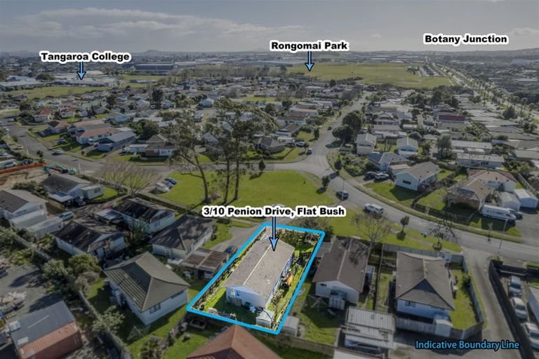 Photo of property in 3/10 Penion Drive, Flat Bush, Auckland, 2023