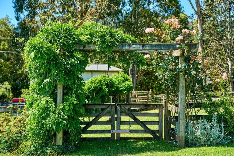 Photo of property in 92 Kaitawa Road, Hautere, Otaki, 5582