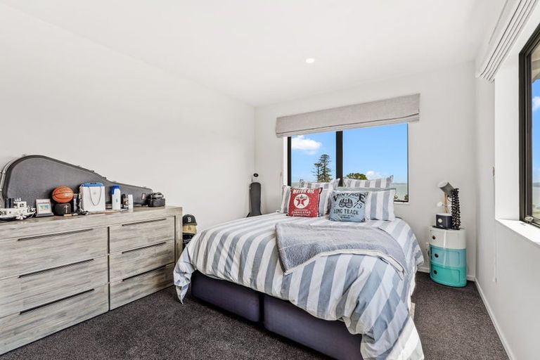 Photo of property in 36 Resolution Drive, Gulf Harbour, Whangaparaoa, 0930