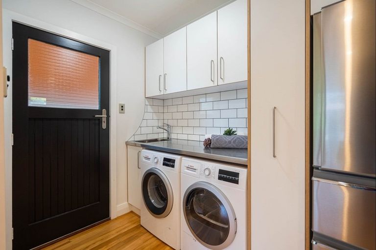 Photo of property in 16 Walton Avenue, Waikanae, 5036