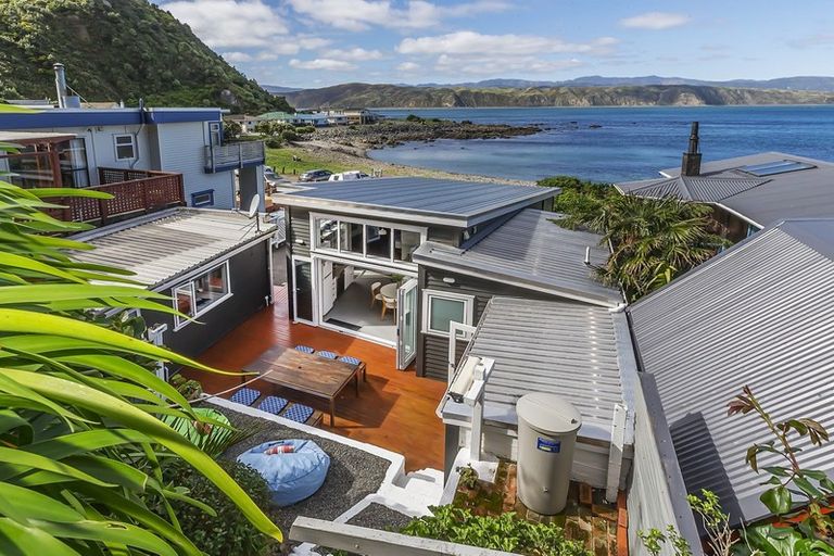 Photo of property in 106 Breaker Bay Road, Breaker Bay, Wellington, 6022