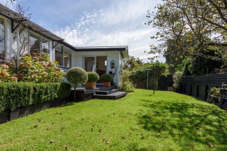 Photo of property in 30 Leinster Avenue, Raumati South, Paraparaumu, 5032