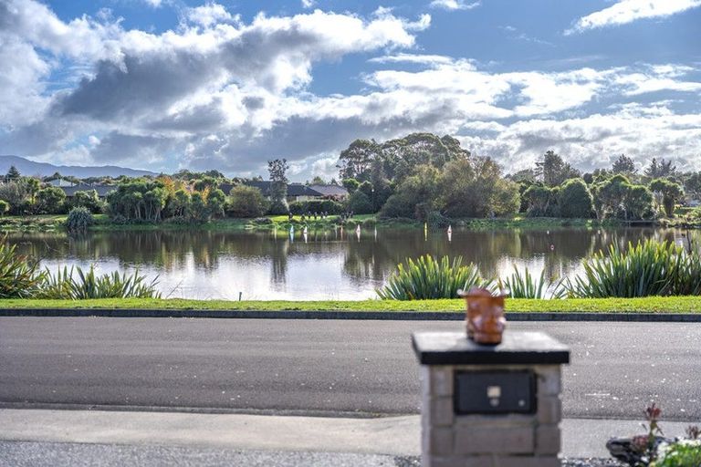 Photo of property in 12 Mcgregor Place, Paraparaumu, 5032