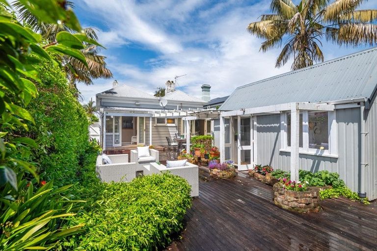 Photo of property in 13 Anne Street, Devonport, Auckland, 0624