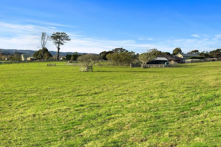 Photo of property in 118 Cottle Road, Taupaki, Henderson, 0782