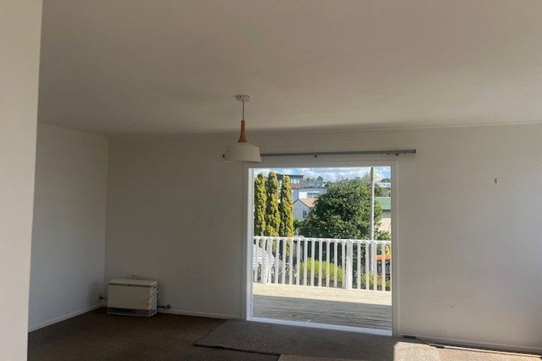Photo of property in 1/666 East Coast Road, Pinehill, Auckland, 0630