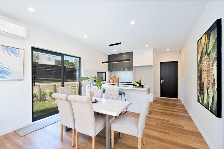 Photo of property in 21d Barron Drive, Green Bay, Auckland, 0604