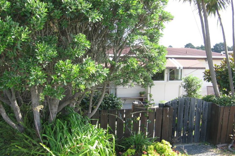 Photo of property in 1016 East Coast Road, Fairview Heights, Auckland, 0630