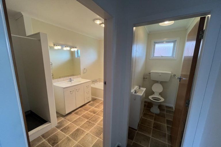 Photo of property in 11 Cumberland Street, Merrilands, New Plymouth, 4312