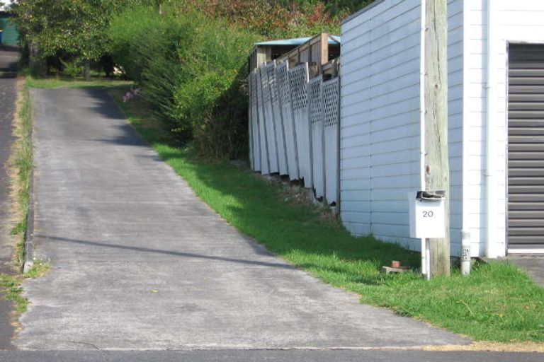 Photo of property in 20 Cliff View Drive, Green Bay, Auckland, 0604