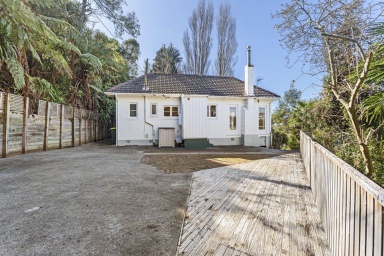 Photo of property in 20 Frankley Road, Westown, New Plymouth, 4310