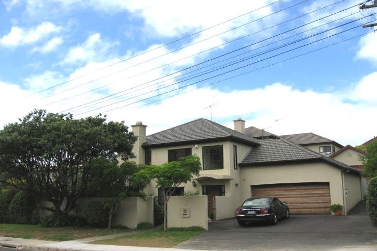 Photo of property in 1/8 Omana Road, Milford, Auckland, 0620