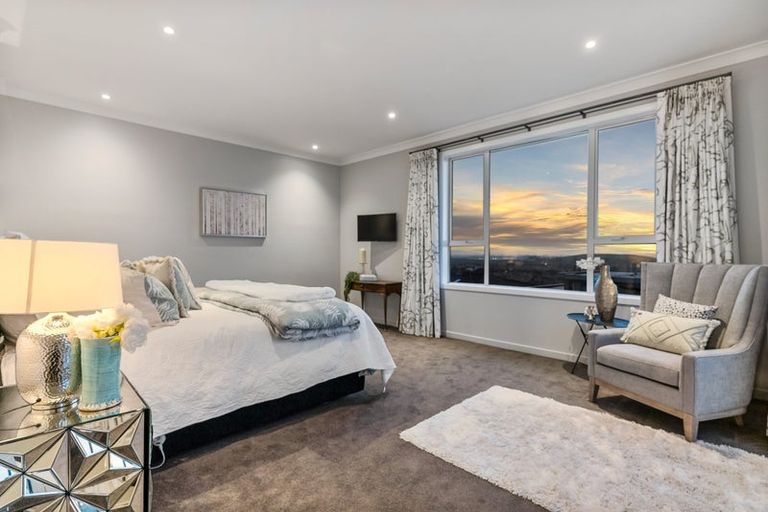 Photo of property in 8 Verley Rise, East Tamaki Heights, Auckland, 2016