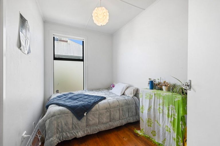 Photo of property in 94 Young Street, New Plymouth, 4310